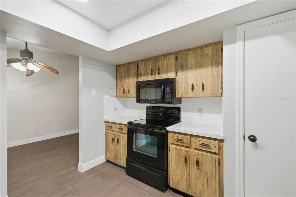 待售: $299,999 (3 贝兹, 2 浴室, 1624 平方英尺)