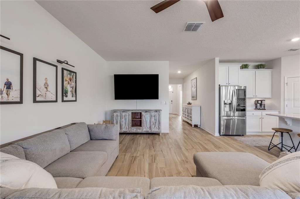 На продажу: $420,000 (4 спален, 2 ванн, 2059 Квадратных фут)