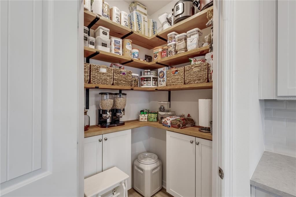 На продажу: $420,000 (4 спален, 2 ванн, 2059 Квадратных фут)