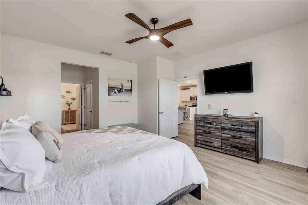 На продажу: $420,000 (4 спален, 2 ванн, 2059 Квадратных фут)