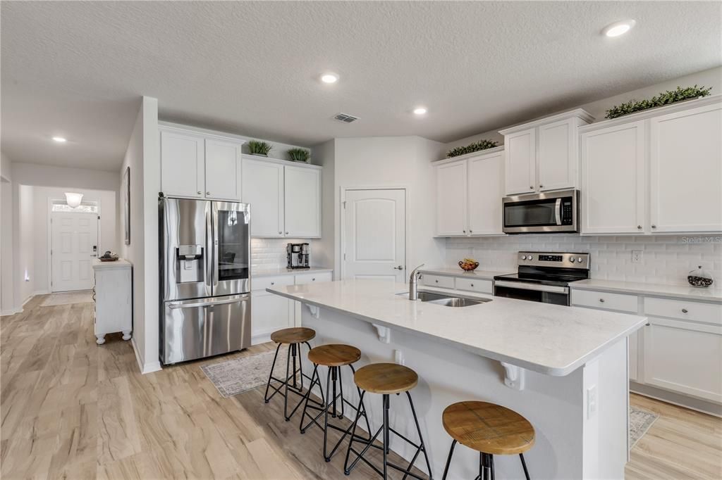 На продажу: $420,000 (4 спален, 2 ванн, 2059 Квадратных фут)