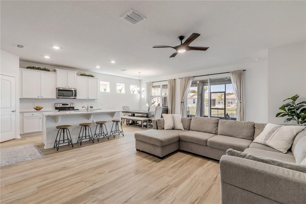 На продажу: $420,000 (4 спален, 2 ванн, 2059 Квадратных фут)