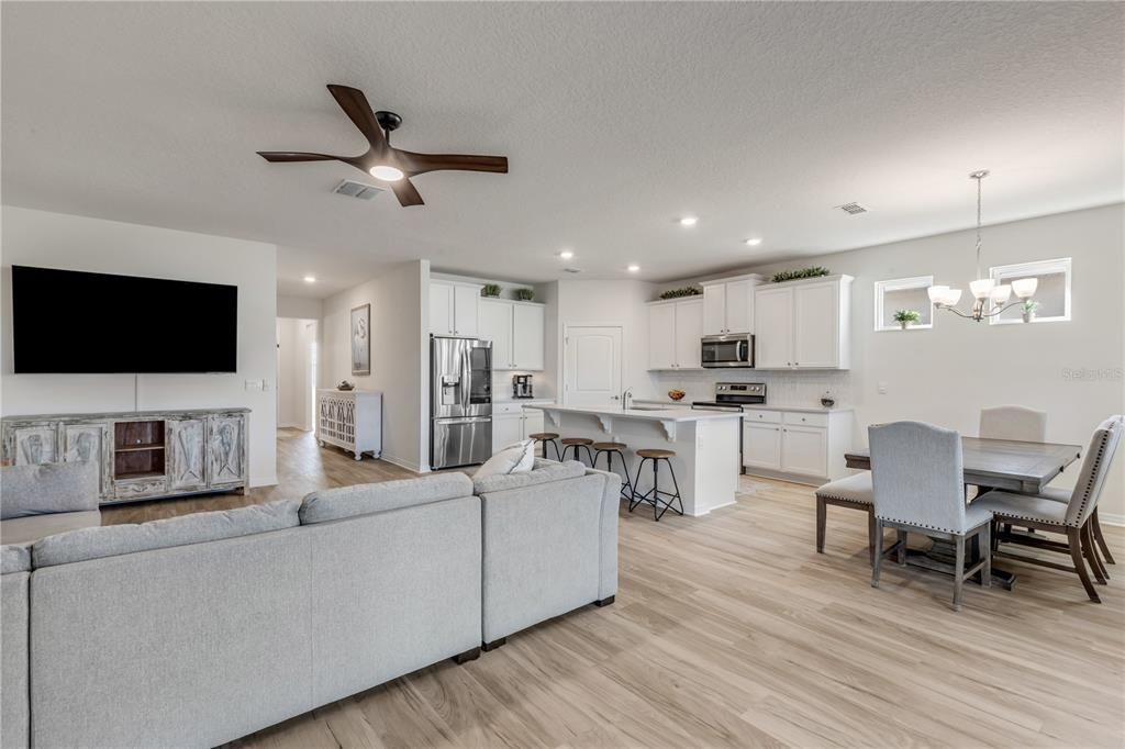 На продажу: $420,000 (4 спален, 2 ванн, 2059 Квадратных фут)