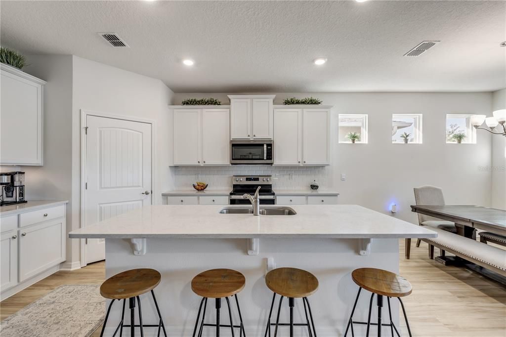 На продажу: $420,000 (4 спален, 2 ванн, 2059 Квадратных фут)