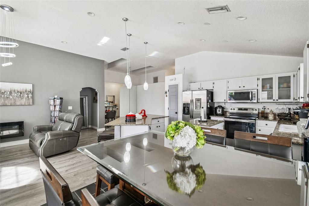 For Sale: $418,900 (3 beds, 2 baths, 1482 Square Feet)