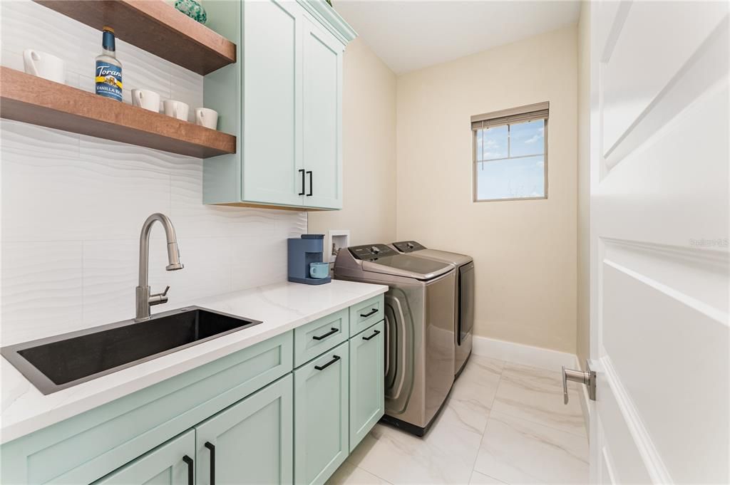 На продажу: $529,900 (3 спален, 2 ванн, 2046 Квадратных фут)