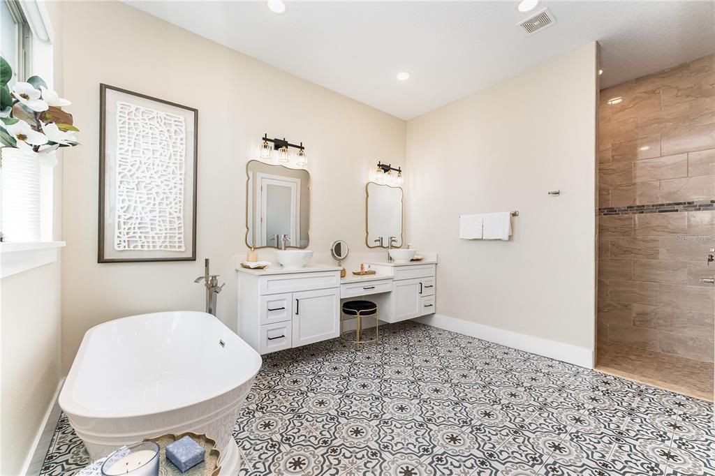 На продажу: $529,900 (3 спален, 2 ванн, 2046 Квадратных фут)