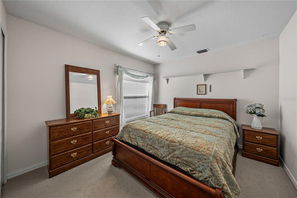 Под контрактом: $329,900 (3 спален, 2 ванн, 1439 Квадратных фут)