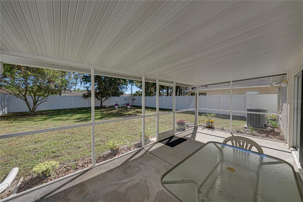 Под контрактом: $329,900 (3 спален, 2 ванн, 1439 Квадратных фут)