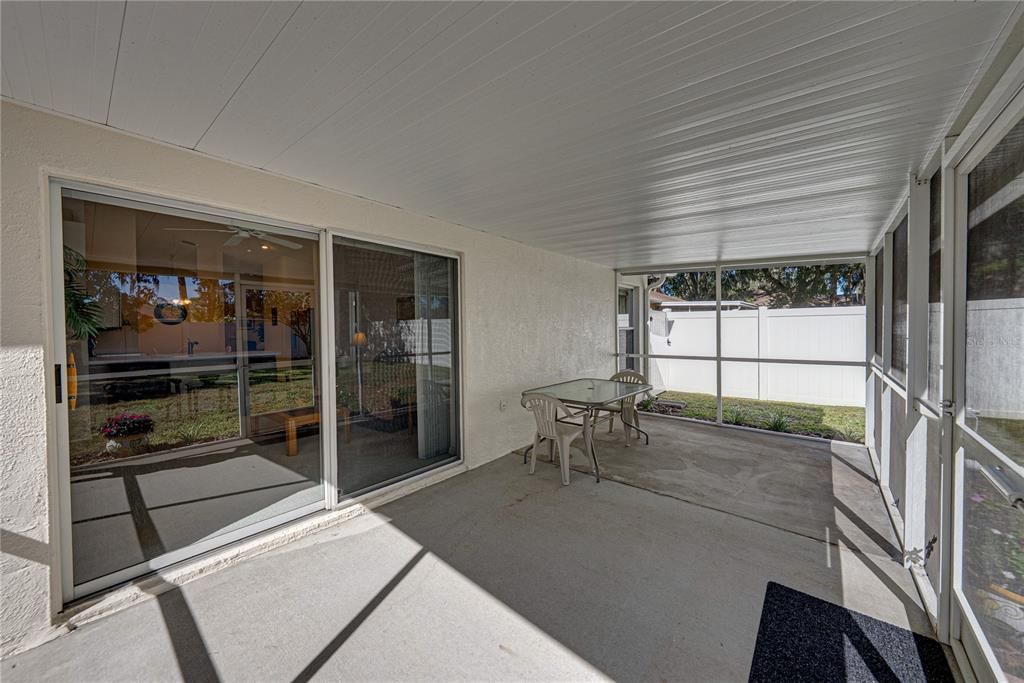 Под контрактом: $329,900 (3 спален, 2 ванн, 1439 Квадратных фут)