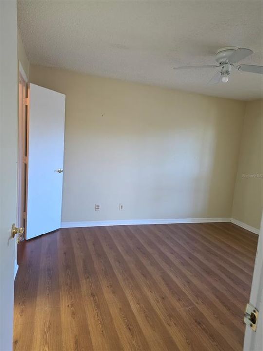 待售: $169,000 (2 贝兹, 2 浴室, 991 平方英尺)