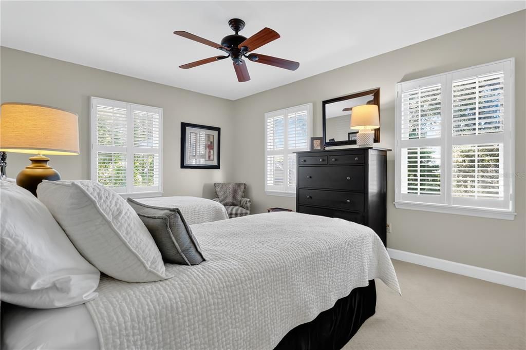 合同活跃: $925,000 (4 贝兹, 3 浴室, 3175 平方英尺)