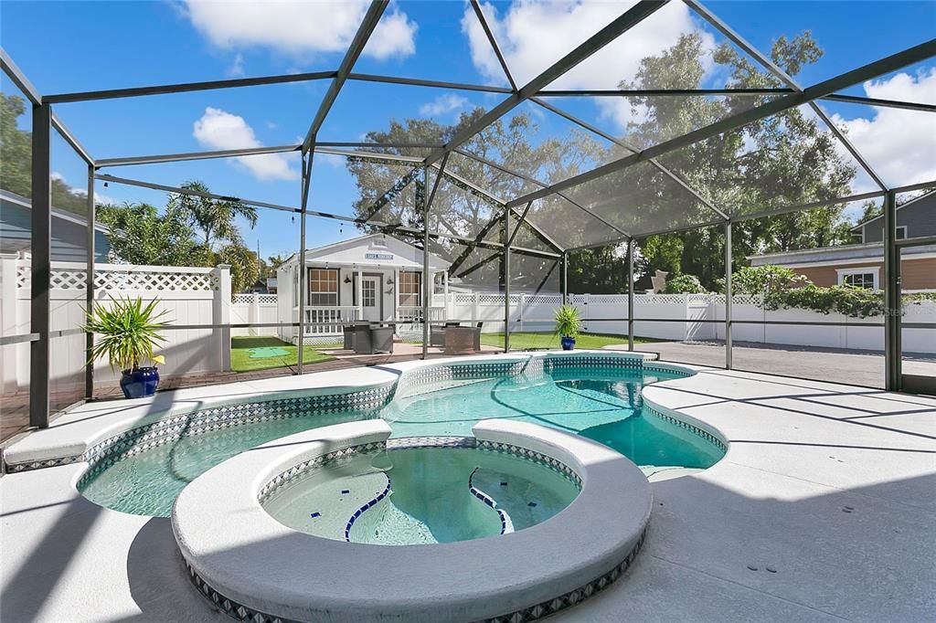 合同活跃: $925,000 (4 贝兹, 3 浴室, 3175 平方英尺)