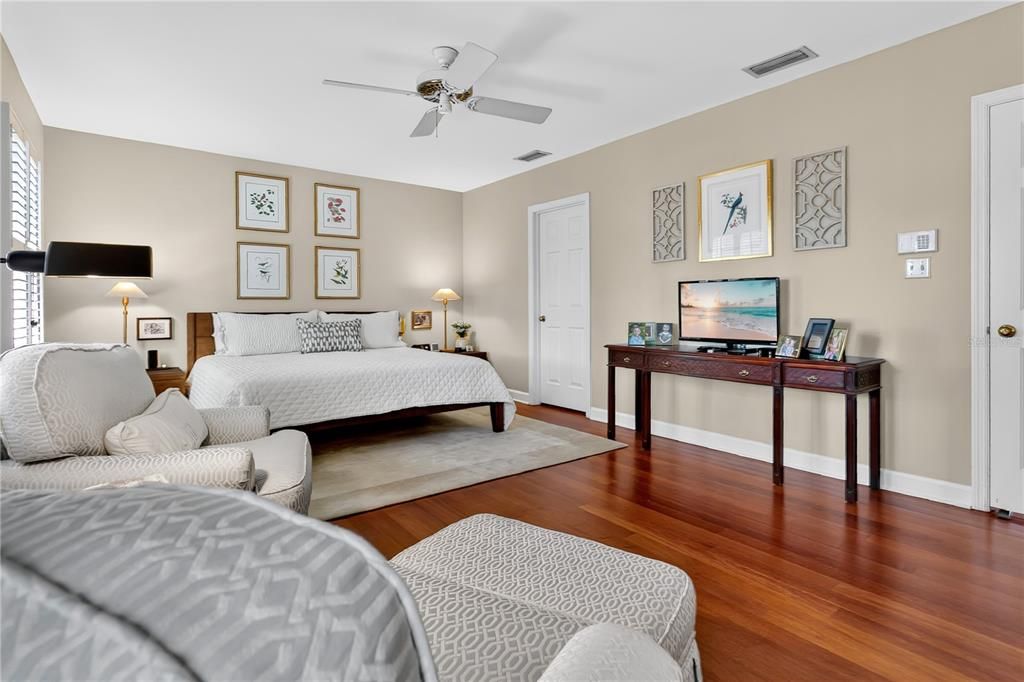 合同活跃: $925,000 (4 贝兹, 3 浴室, 3175 平方英尺)