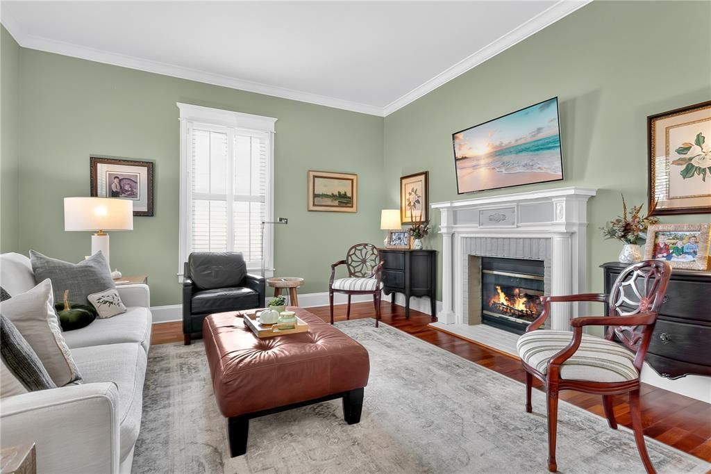 合同活跃: $925,000 (4 贝兹, 3 浴室, 3175 平方英尺)