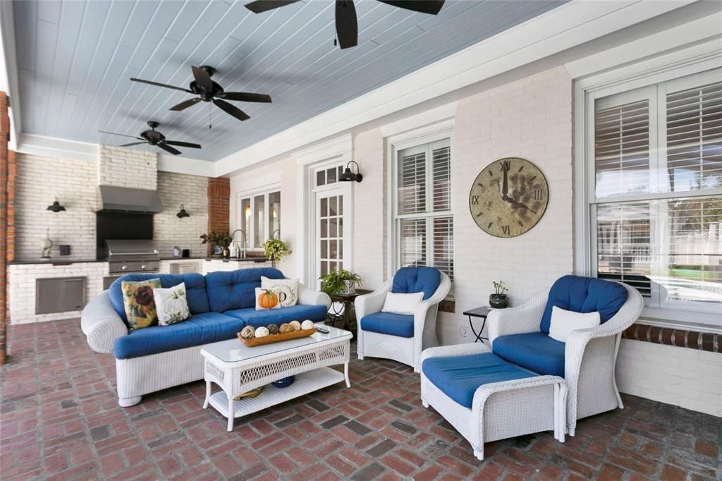 合同活跃: $925,000 (4 贝兹, 3 浴室, 3175 平方英尺)