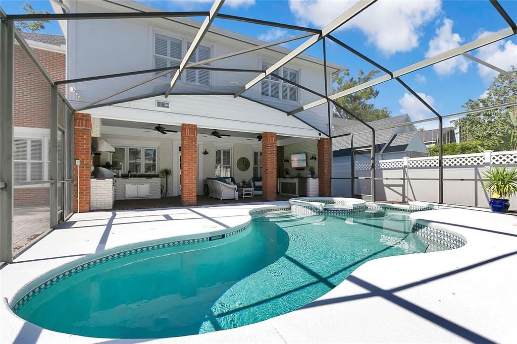 合同活跃: $925,000 (4 贝兹, 3 浴室, 3175 平方英尺)