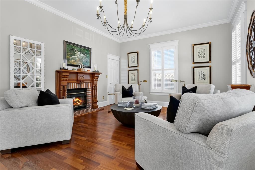 合同活跃: $925,000 (4 贝兹, 3 浴室, 3175 平方英尺)