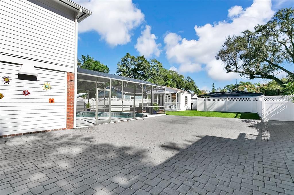 合同活跃: $925,000 (4 贝兹, 3 浴室, 3175 平方英尺)