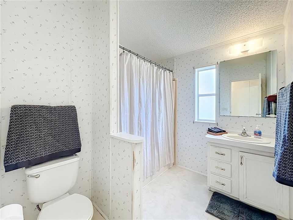 待售: $199,000 (2 贝兹, 2 浴室, 980 平方英尺)