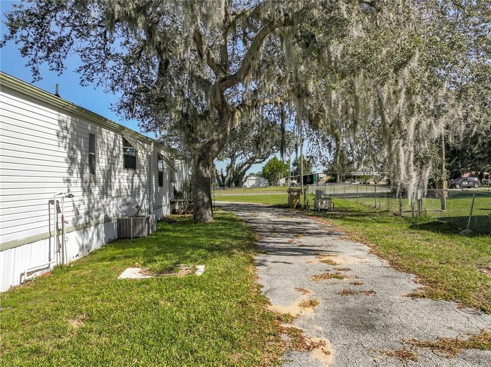 待售: $199,000 (2 贝兹, 2 浴室, 980 平方英尺)