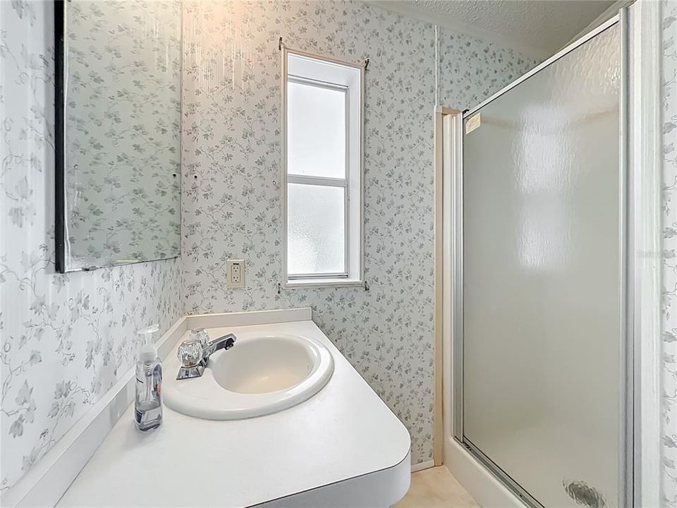 待售: $199,000 (2 贝兹, 2 浴室, 980 平方英尺)