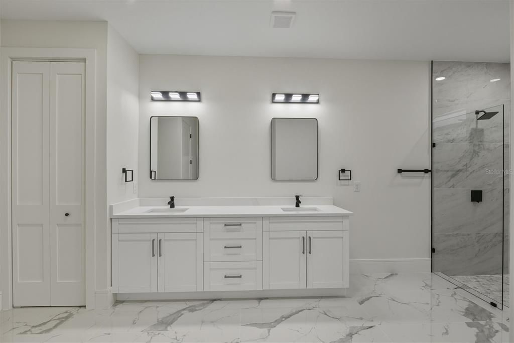 For Sale: $460,000 (4 beds, 2 baths, 2158 Square Feet)