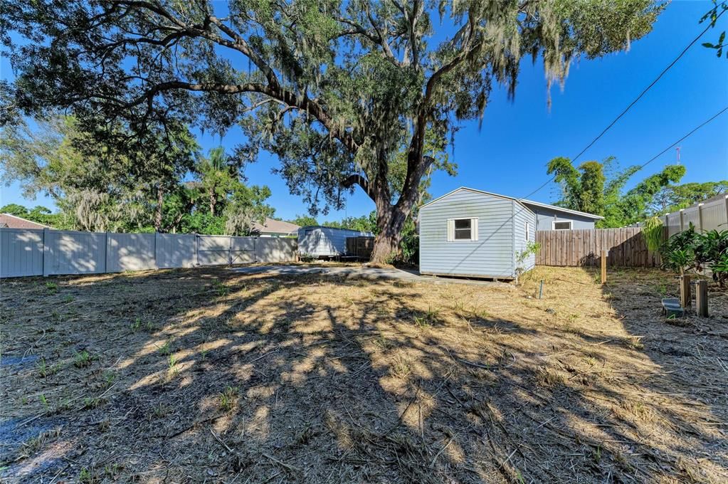 Под контрактом: $350,000 (4 спален, 2 ванн, 1199 Квадратных фут)