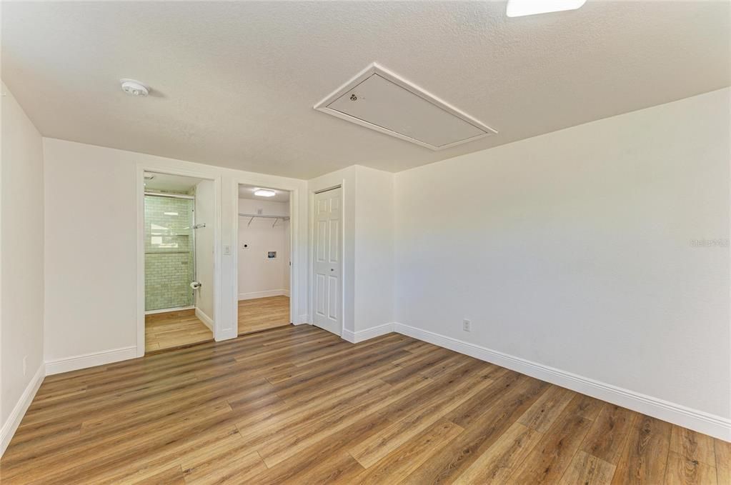 Под контрактом: $350,000 (4 спален, 2 ванн, 1199 Квадратных фут)