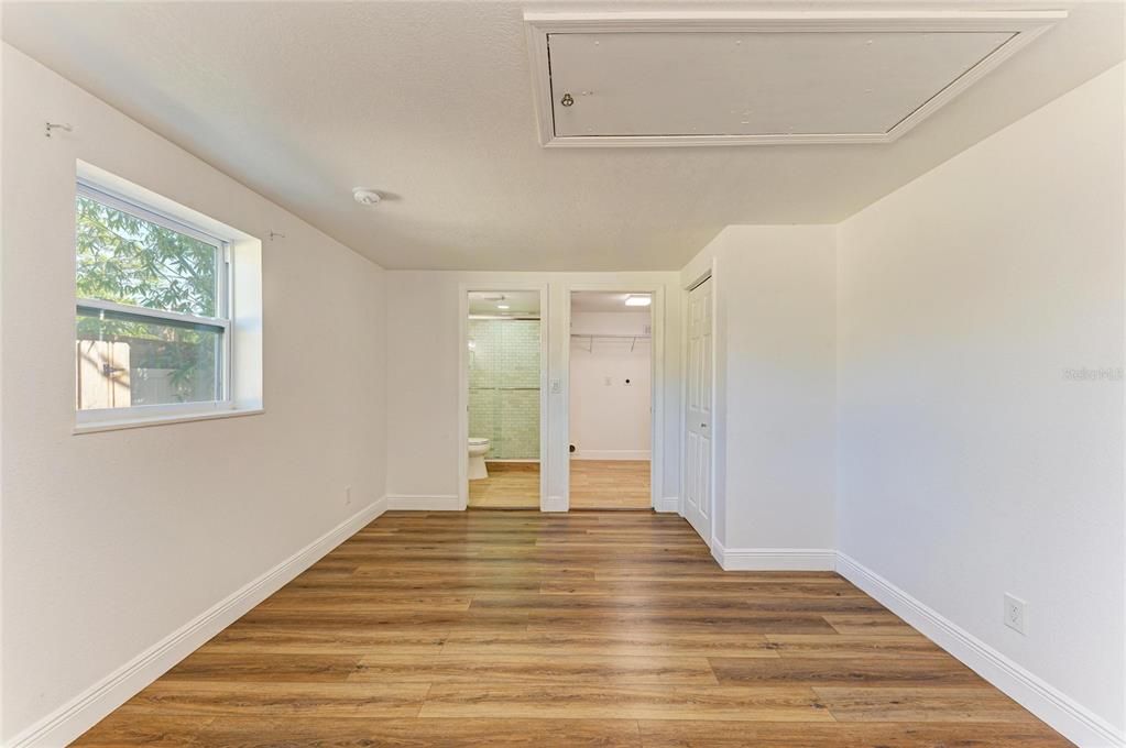 Под контрактом: $350,000 (4 спален, 2 ванн, 1199 Квадратных фут)