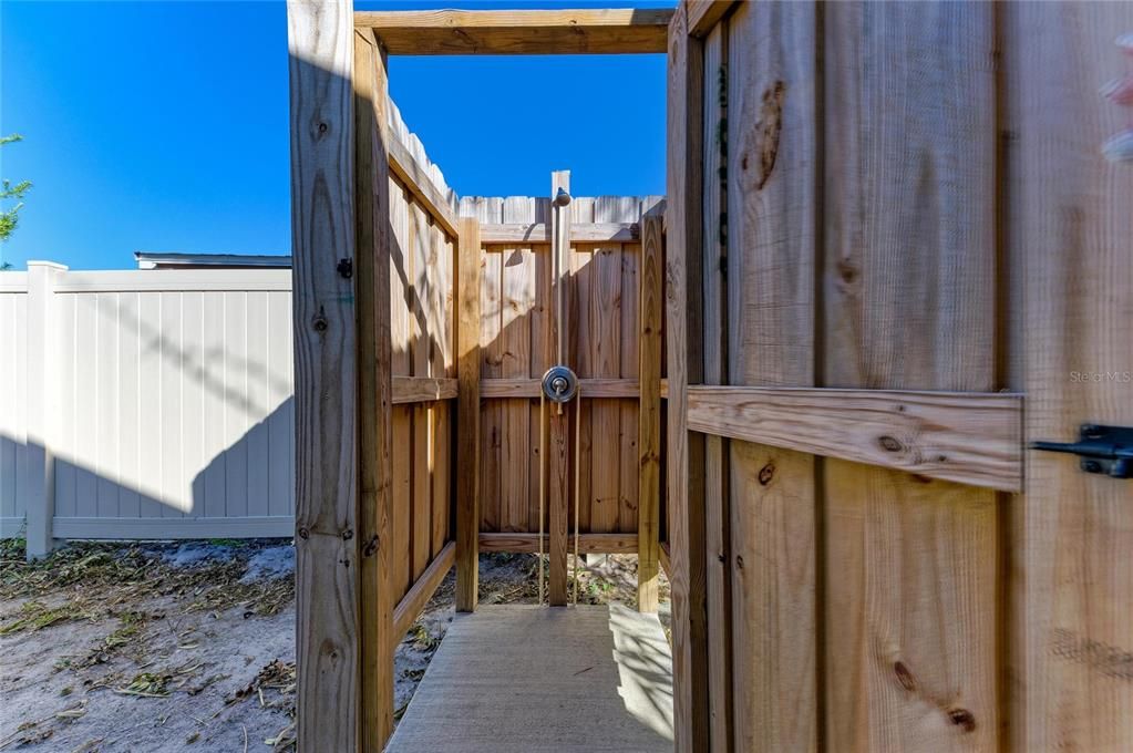 Под контрактом: $350,000 (4 спален, 2 ванн, 1199 Квадратных фут)