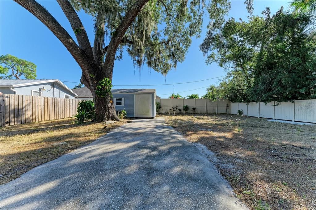 Под контрактом: $350,000 (4 спален, 2 ванн, 1199 Квадратных фут)