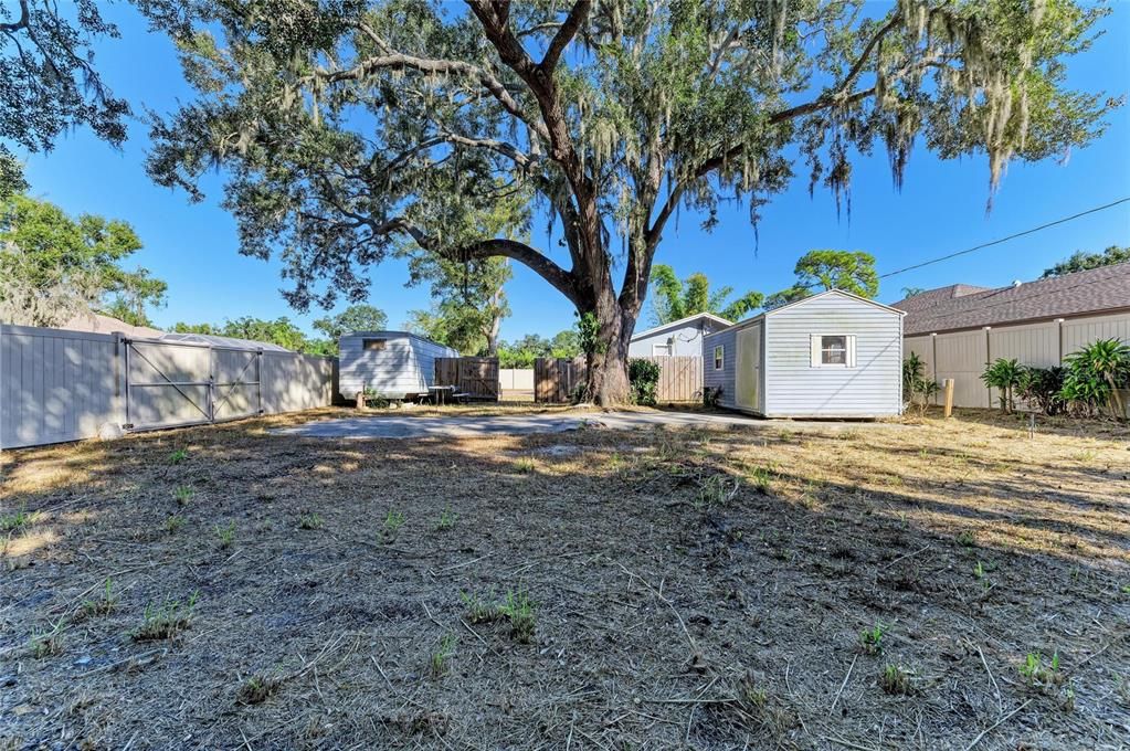 Под контрактом: $350,000 (4 спален, 2 ванн, 1199 Квадратных фут)