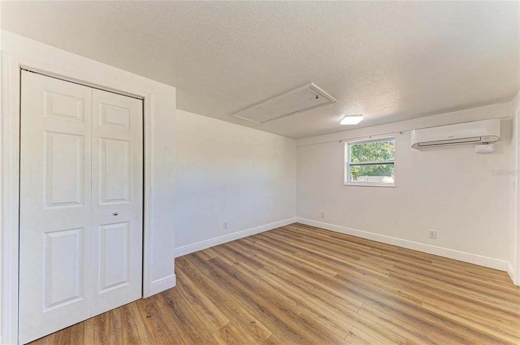 Под контрактом: $350,000 (4 спален, 2 ванн, 1199 Квадратных фут)