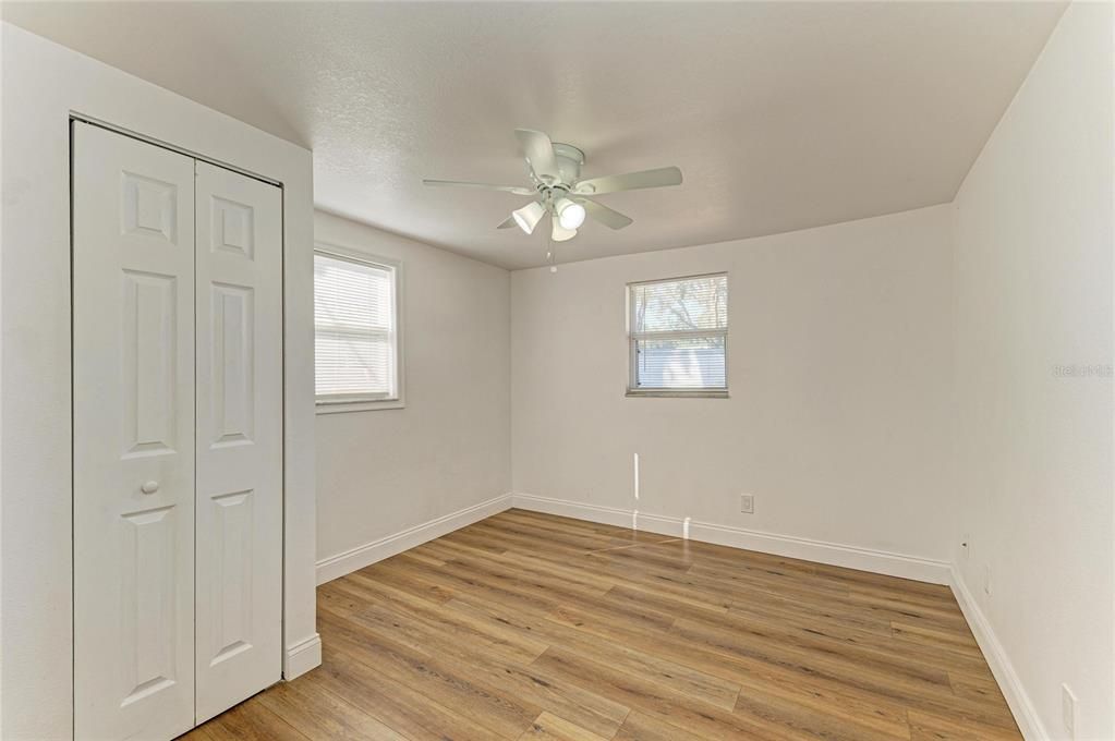 Под контрактом: $350,000 (4 спален, 2 ванн, 1199 Квадратных фут)