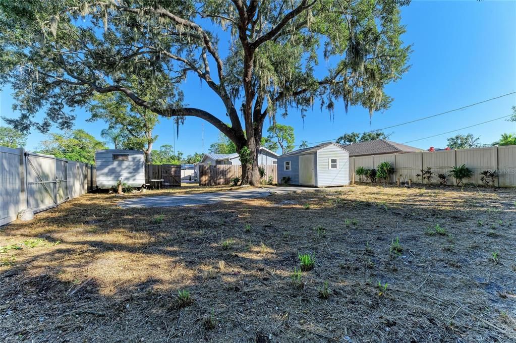 Под контрактом: $350,000 (4 спален, 2 ванн, 1199 Квадратных фут)