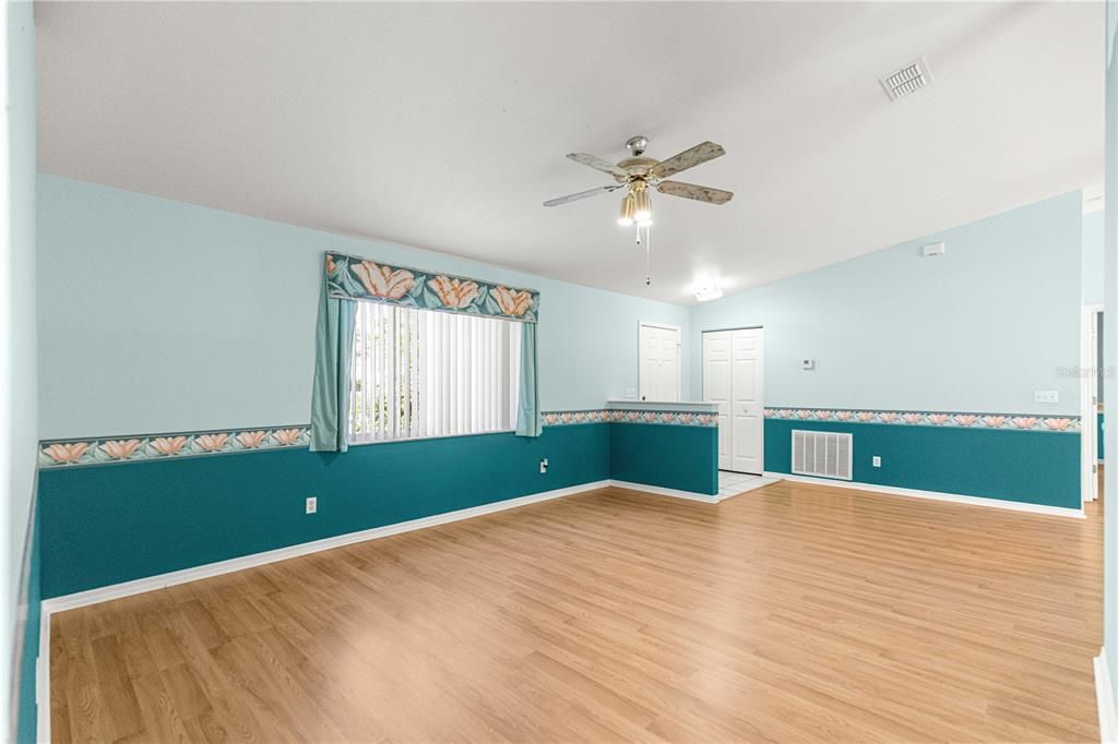 For Sale: $239,900 (3 beds, 2 baths, 1699 Square Feet)