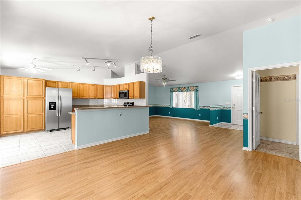 For Sale: $239,900 (3 beds, 2 baths, 1699 Square Feet)