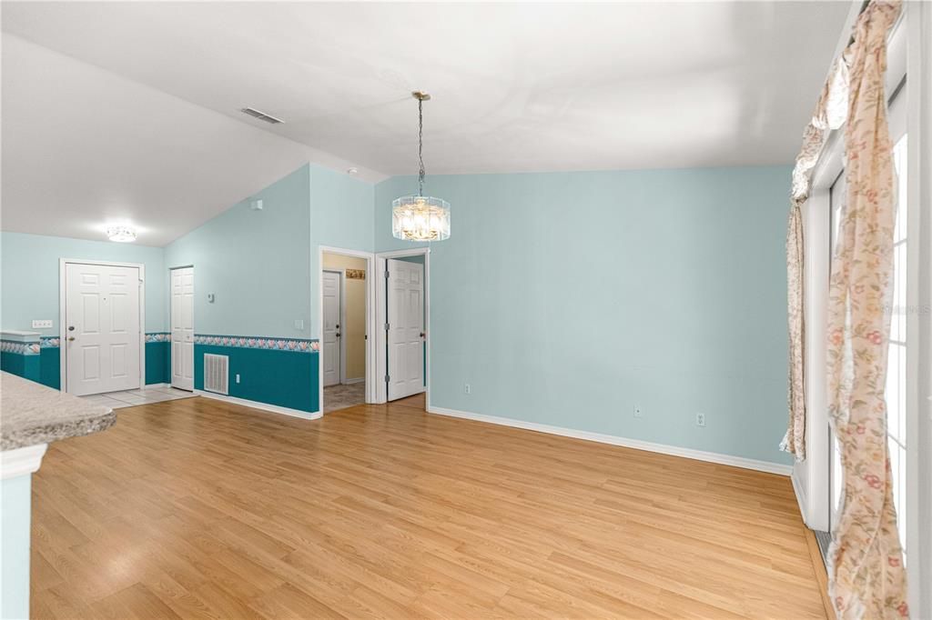 For Sale: $239,900 (3 beds, 2 baths, 1699 Square Feet)