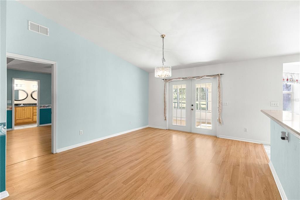 For Sale: $239,900 (3 beds, 2 baths, 1699 Square Feet)