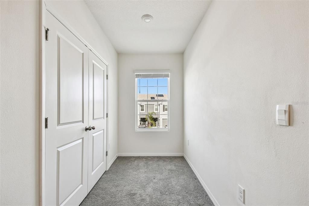 For Rent: $2,000 (3 beds, 2 baths, 1673 Square Feet)