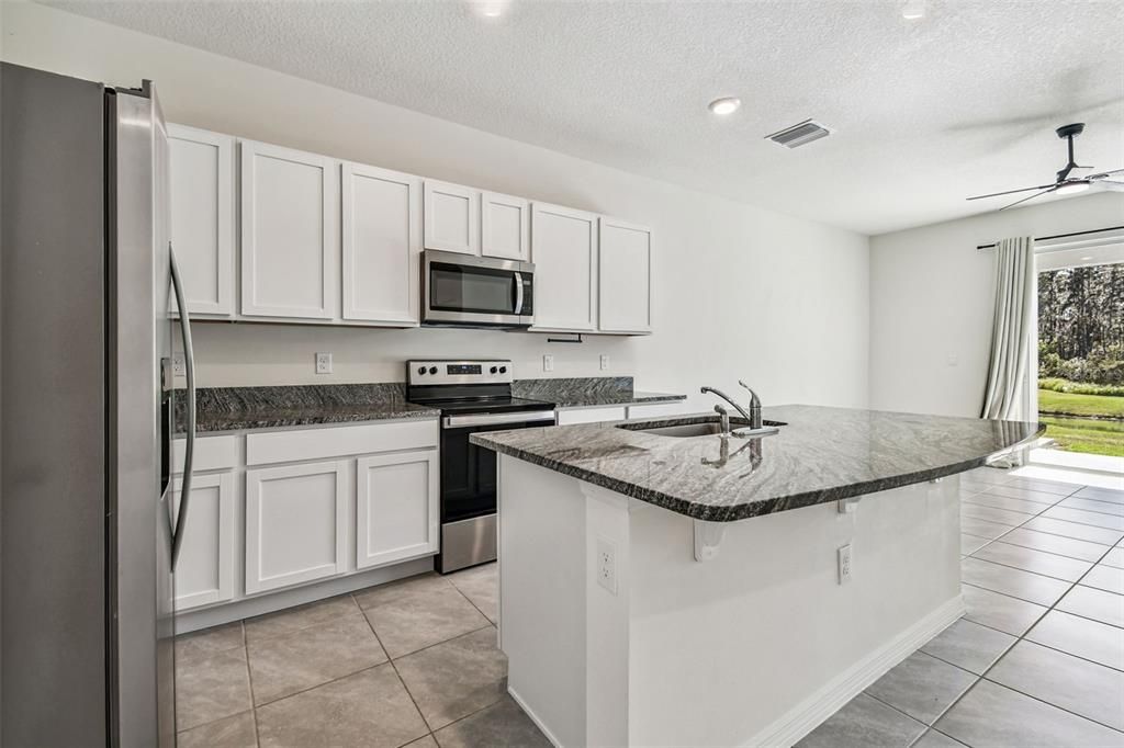 For Rent: $2,000 (3 beds, 2 baths, 1673 Square Feet)