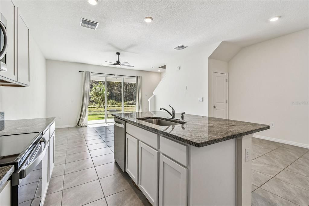 For Rent: $2,000 (3 beds, 2 baths, 1673 Square Feet)