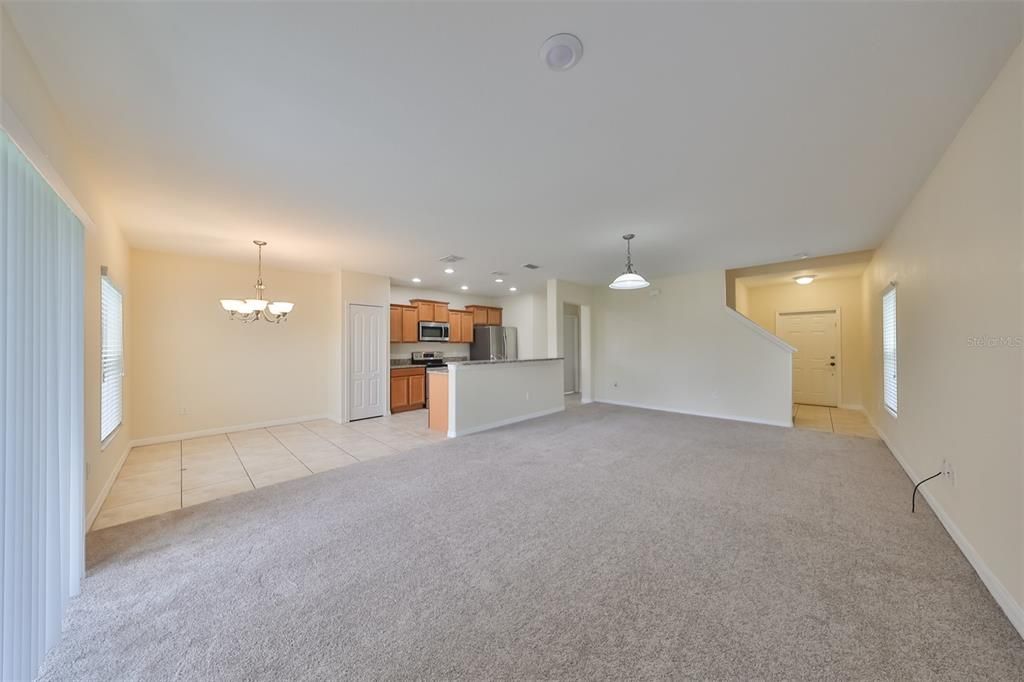 合同活跃: $289,000 (4 贝兹, 2 浴室, 1805 平方英尺)