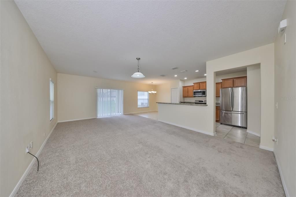 合同活跃: $289,000 (4 贝兹, 2 浴室, 1805 平方英尺)