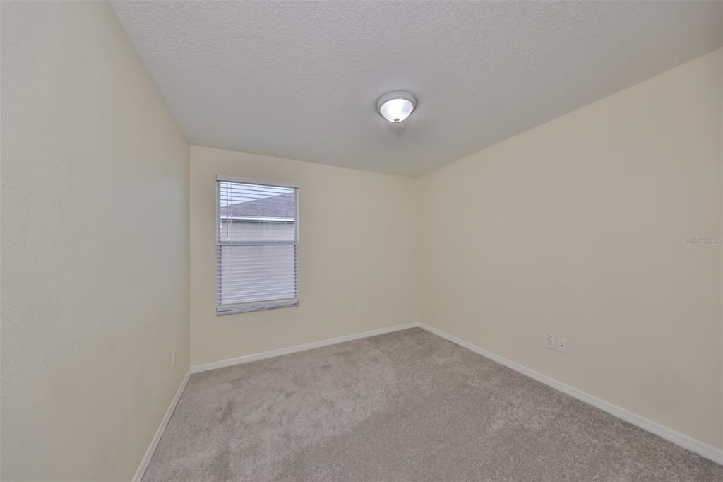 合同活跃: $289,000 (4 贝兹, 2 浴室, 1805 平方英尺)