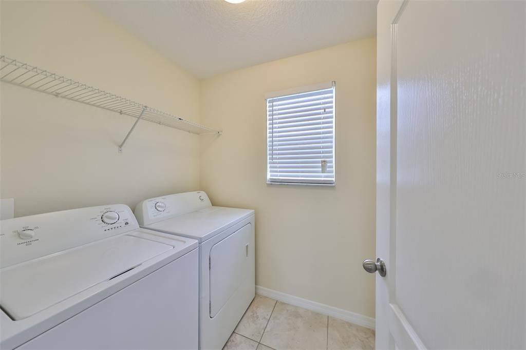 合同活跃: $289,000 (4 贝兹, 2 浴室, 1805 平方英尺)