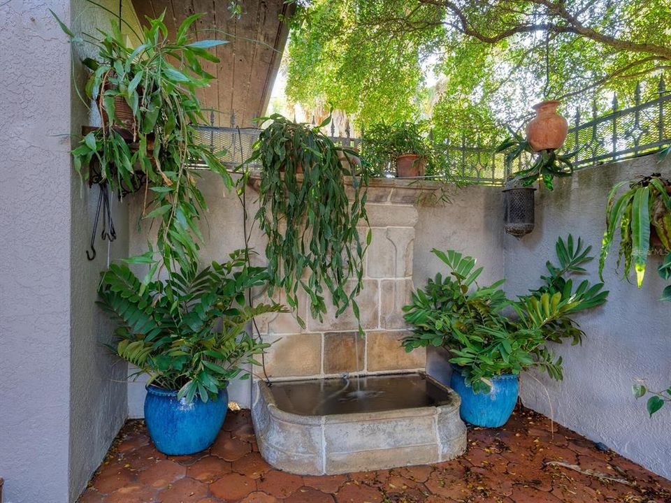 For Sale: $2,050,000 (2 beds, 2 baths, 3913 Square Feet)