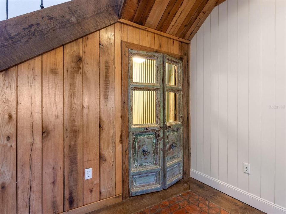 For Sale: $2,050,000 (2 beds, 2 baths, 3913 Square Feet)