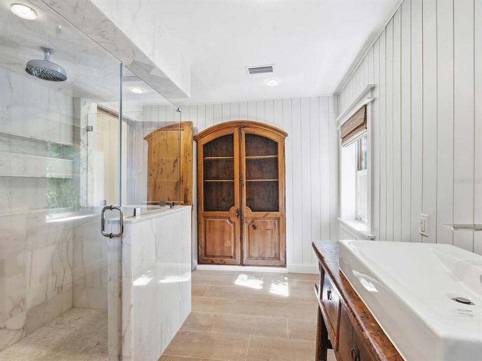 For Sale: $2,050,000 (2 beds, 2 baths, 3913 Square Feet)